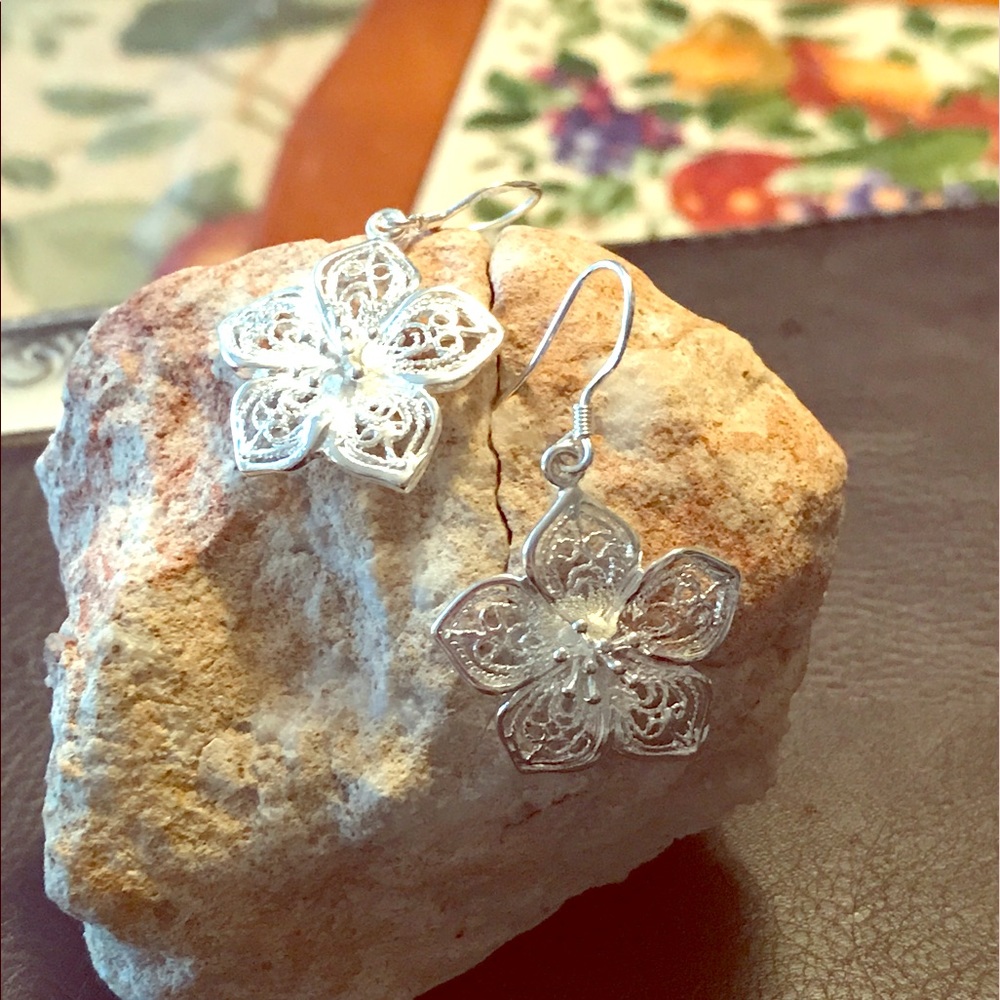 Silver filigree floral earrings