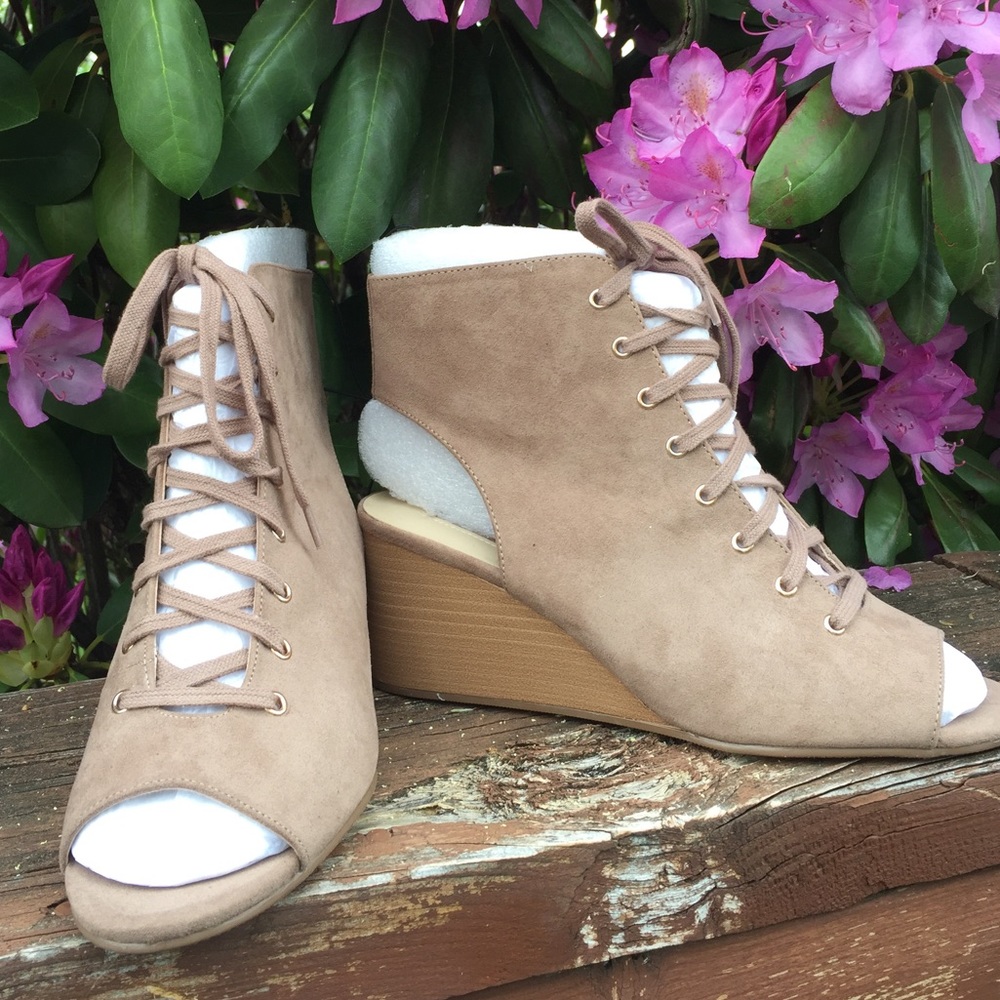 New In Box Peep Toe Lace-up Sandals 💕