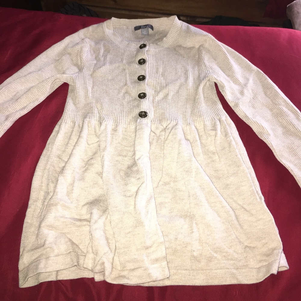 Half-buttoned long sleeve cardigan