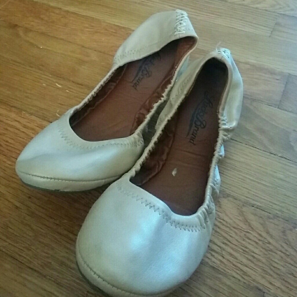 Lucky brand nude ballerina flats.