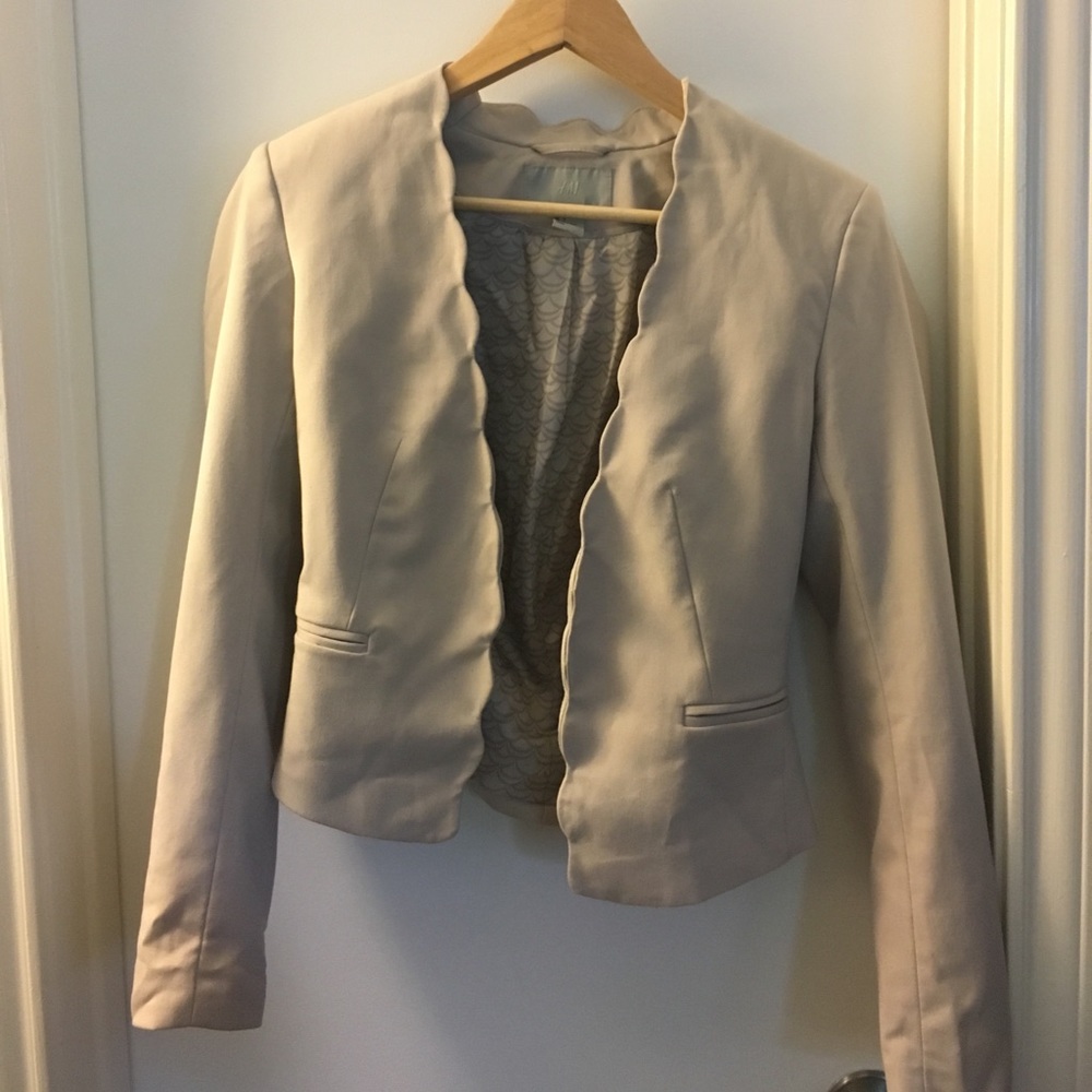 H&M cream scalloped blazer