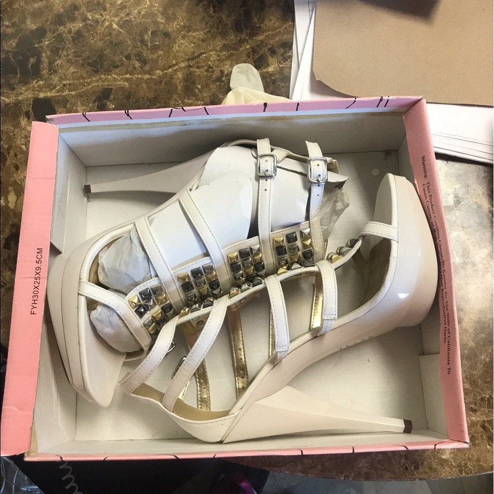 Shoes 👠 - Picture 4 of 4