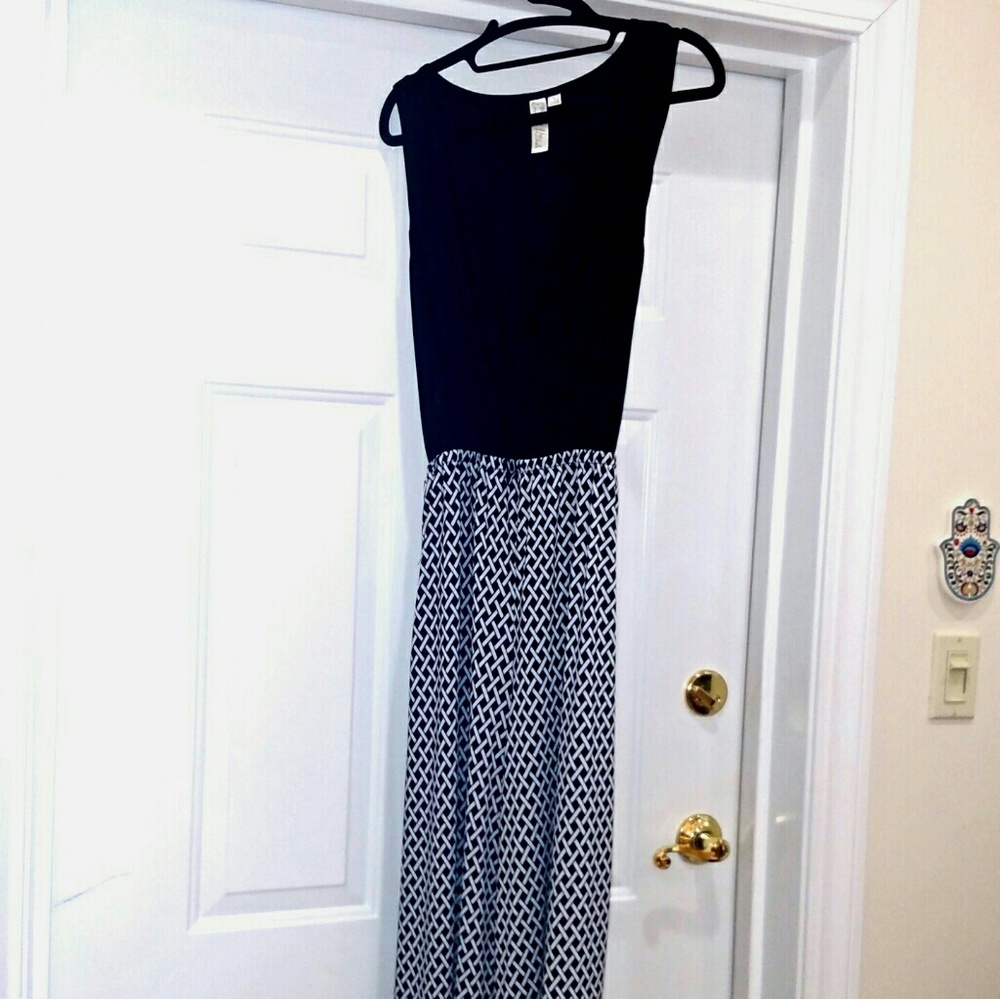 Sleeveless black and white jumpsuit