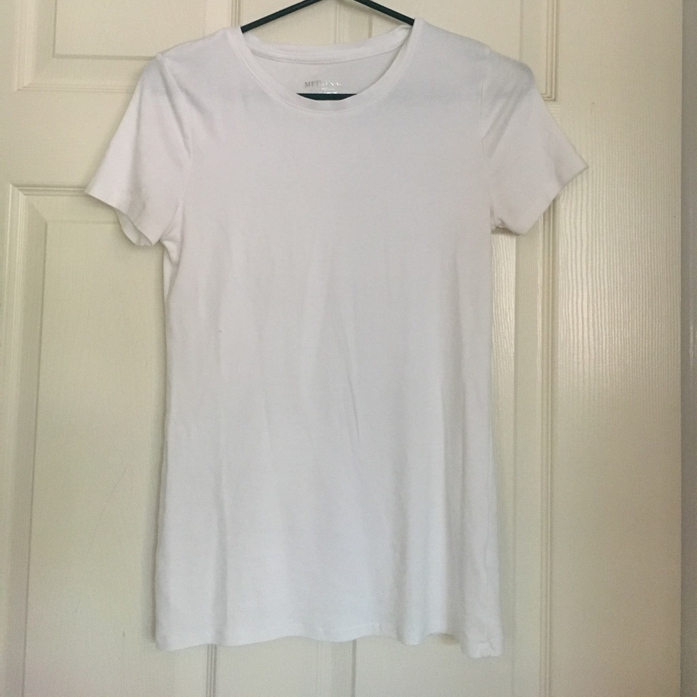 White fitted top
