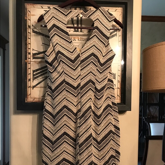 Chelsea & Violet Dress - Picture 2 of 4