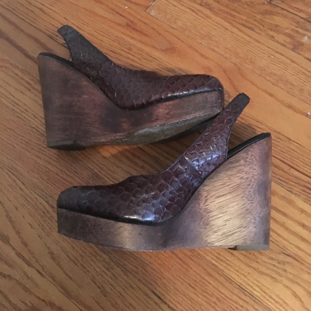 Rowen Wedges - Picture 2 of 2