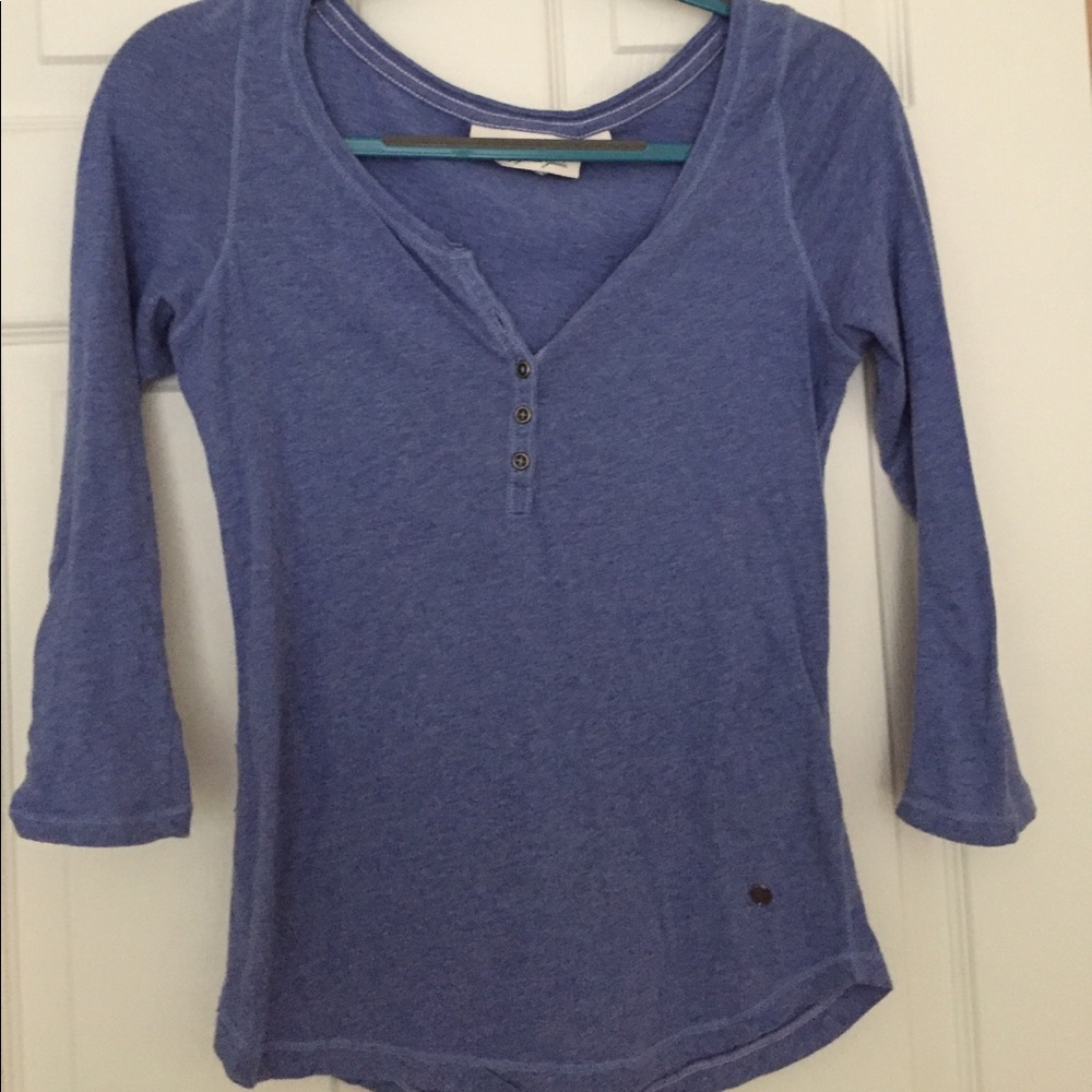 Blue quarter-sleeve