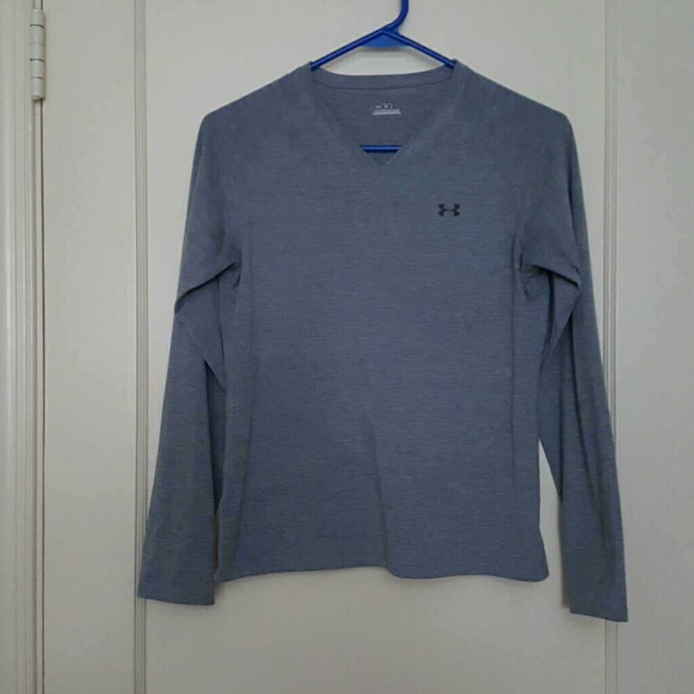 Gray long sleeved under armour top S