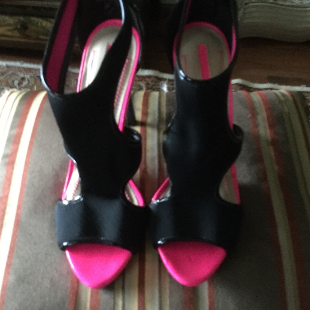 BCBG shoes