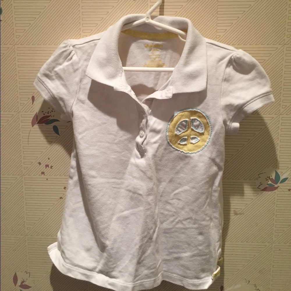 Girls Old Navy polo size 6-7 white w/peace sign