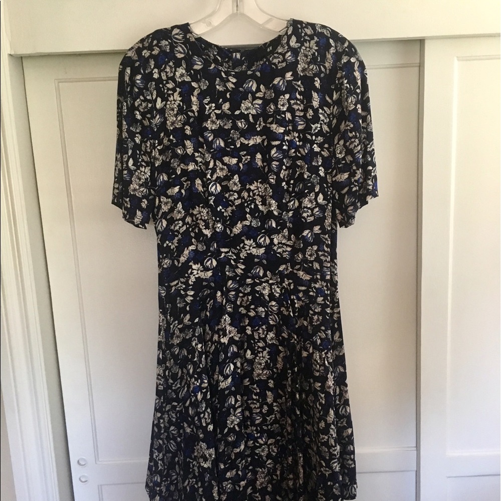 Beautiful floral print dress.