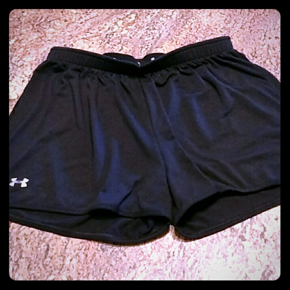Under Armour Black Athletic Shorts size Medium