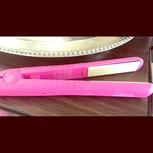 Herstyler ceramic straightener