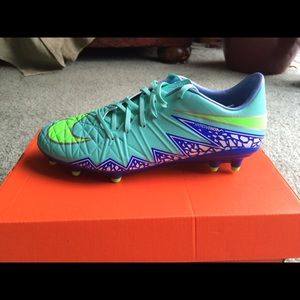 Nike women's hypervenom phatal 2