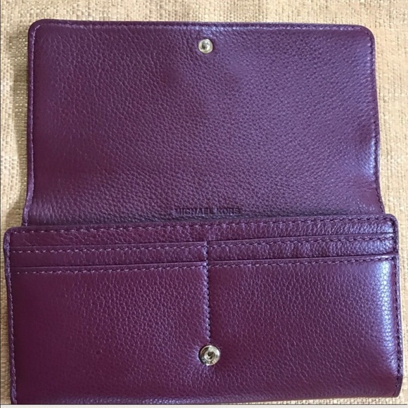 ❣️❣️Michael Kors Wallet❣️❣️ - Picture 4 of 4