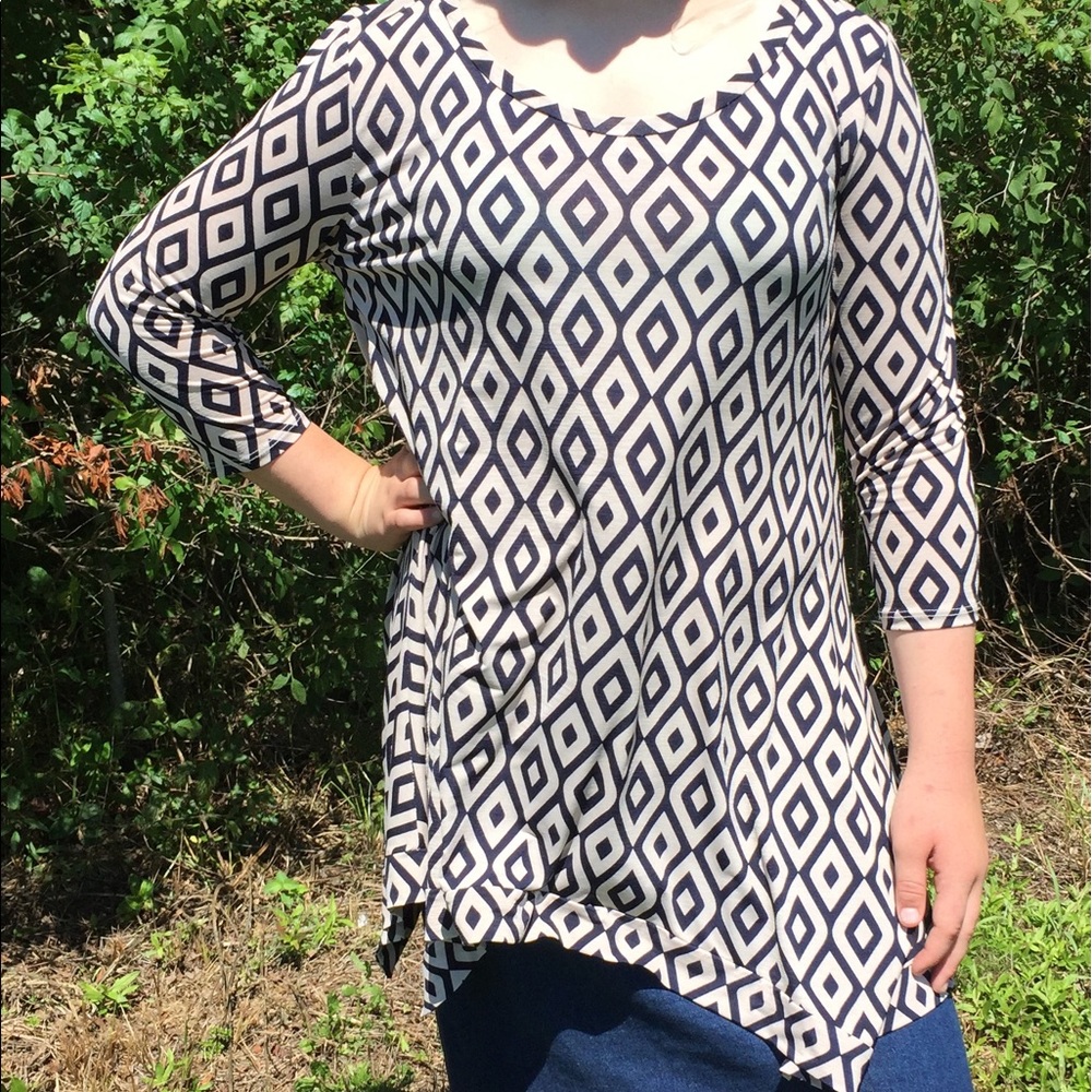 Navy and tan Sharkbite top