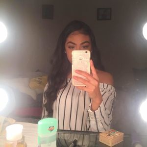 Meet your Posher, Dominique