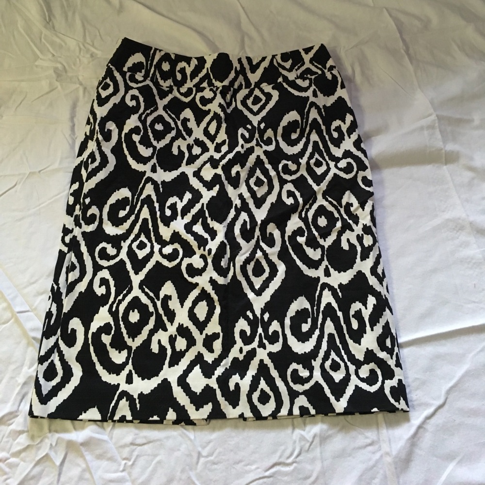 Black and white pencil skirt