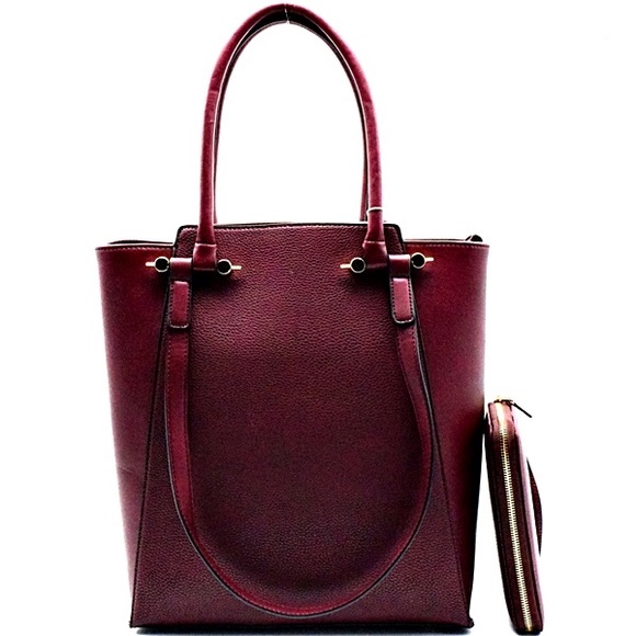 DYOSARA Handbags - 🎉HP🎉 BURGUNDY SHOULDER BAG WITH MATCHING WALLET