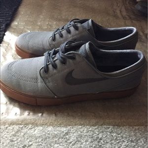 Nike men's shoe