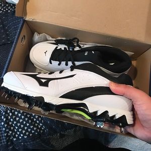 Women's softball spikes