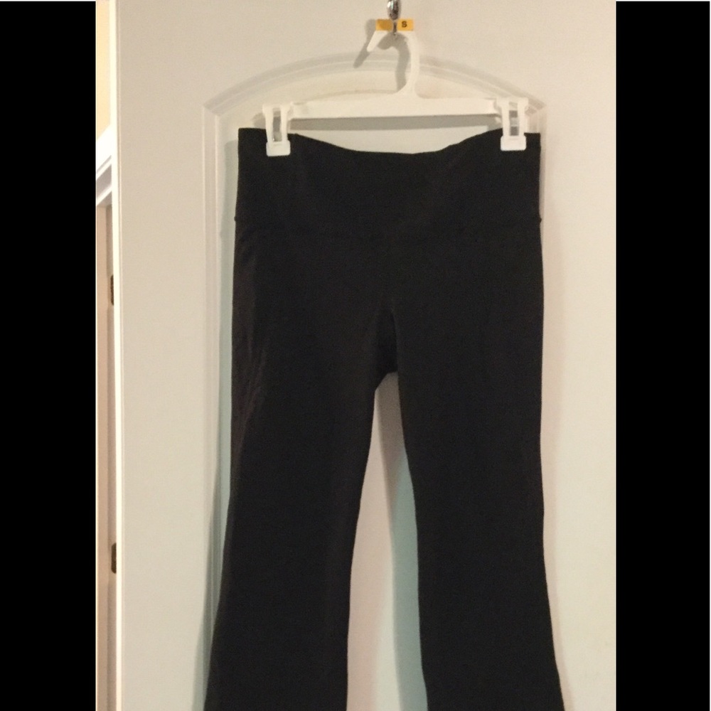 Lulu crop pants size 6