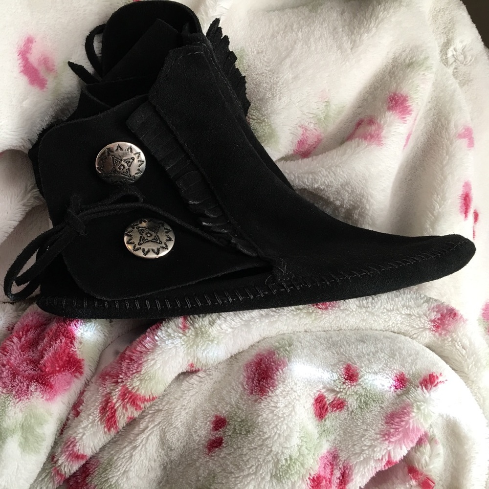 Black Minnetonka leather sole moccasins