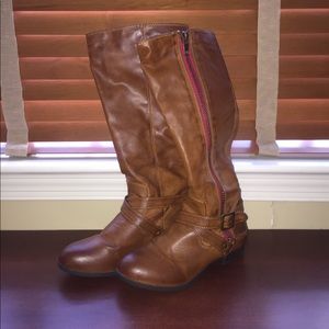 Women's under the knee boot