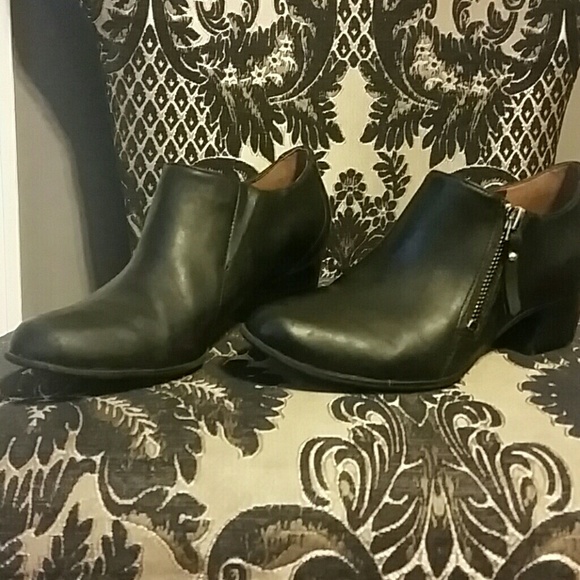 Naturalizer Shoes - Naturalizer Tipley Leather Booties sz 5M