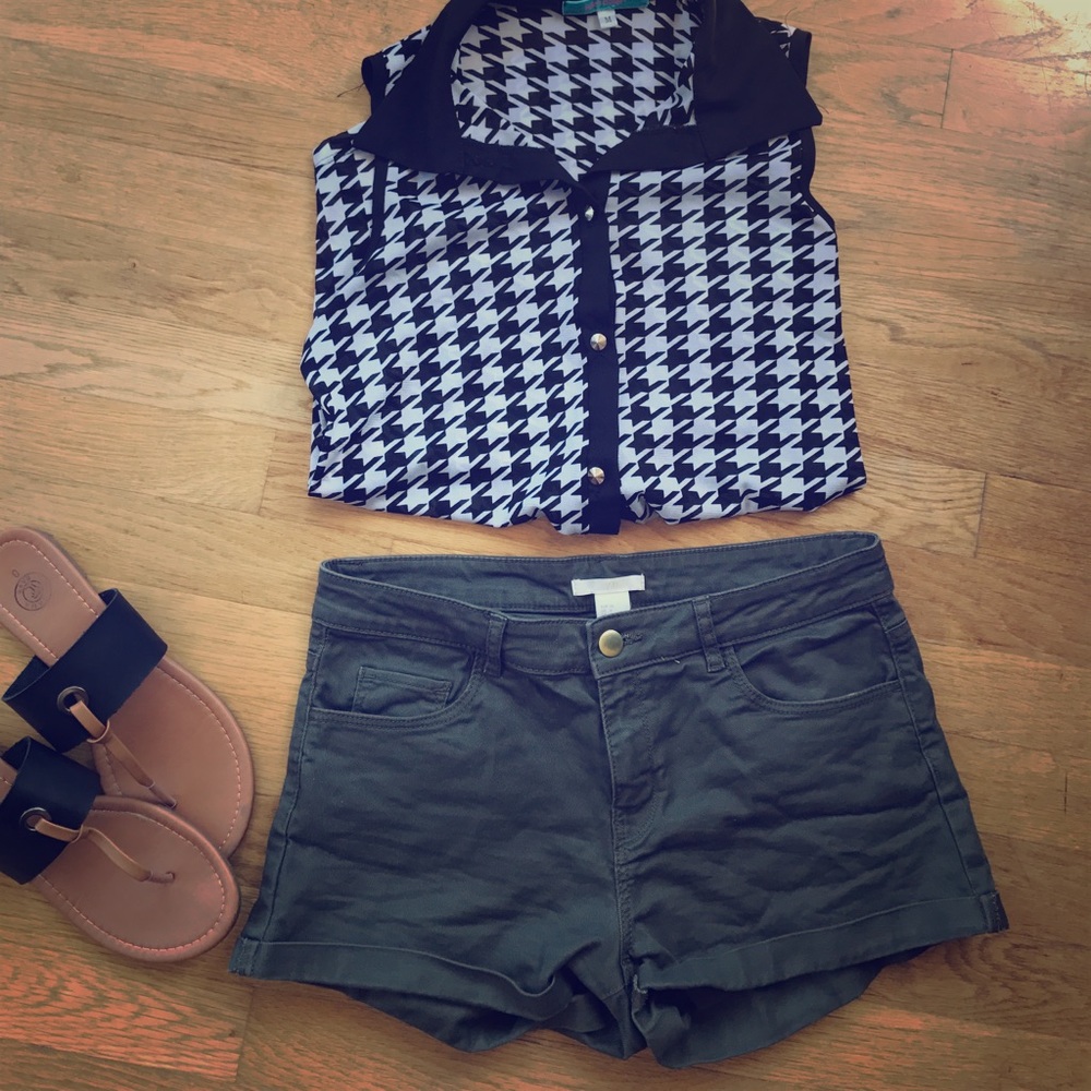 🍁 Army Green H&M shorts