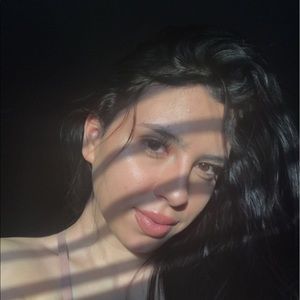 Meet your Posher, Mireya