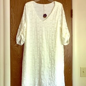White lace long sleeve maternity dress