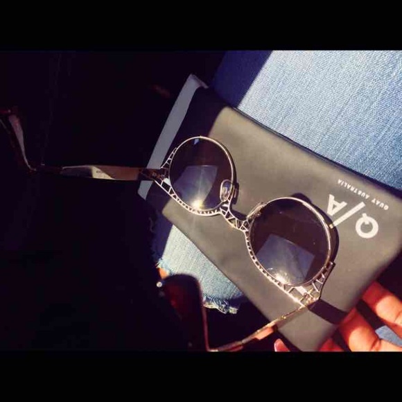 Quay Fleur Round Cat-Eye Sunglasses Gold