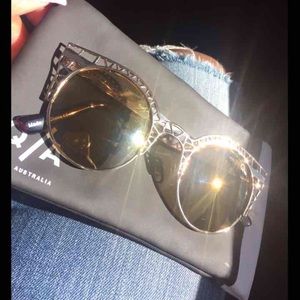 Quay Fleur Round Cat-Eye Sunglasses Gold