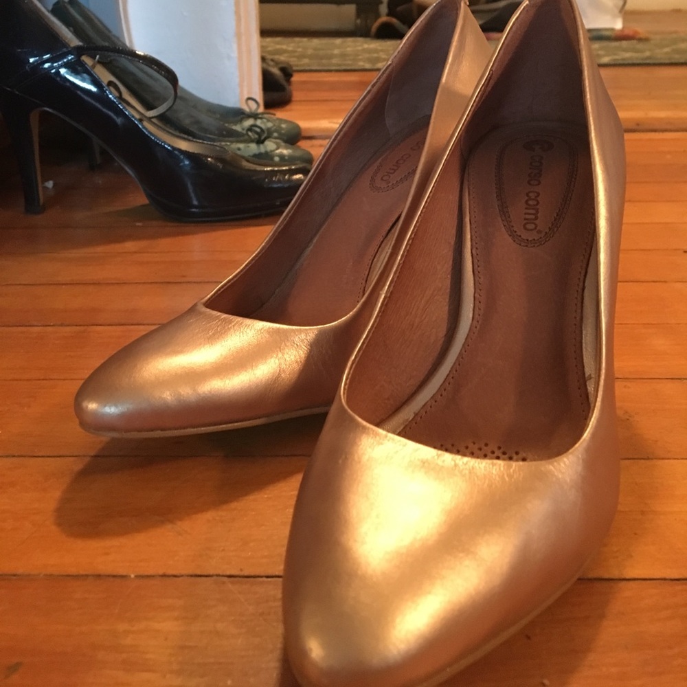 Gold corso como heels