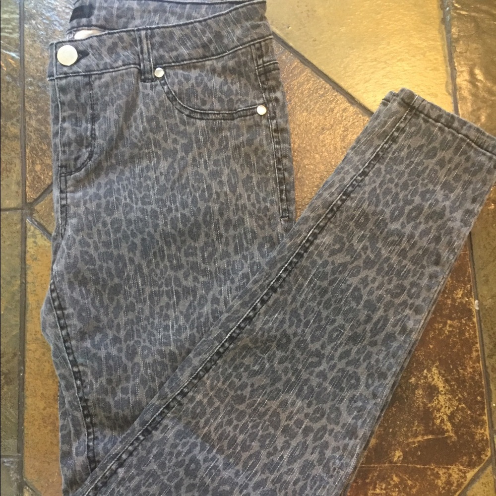 Super fun grey animal print stretch jeans