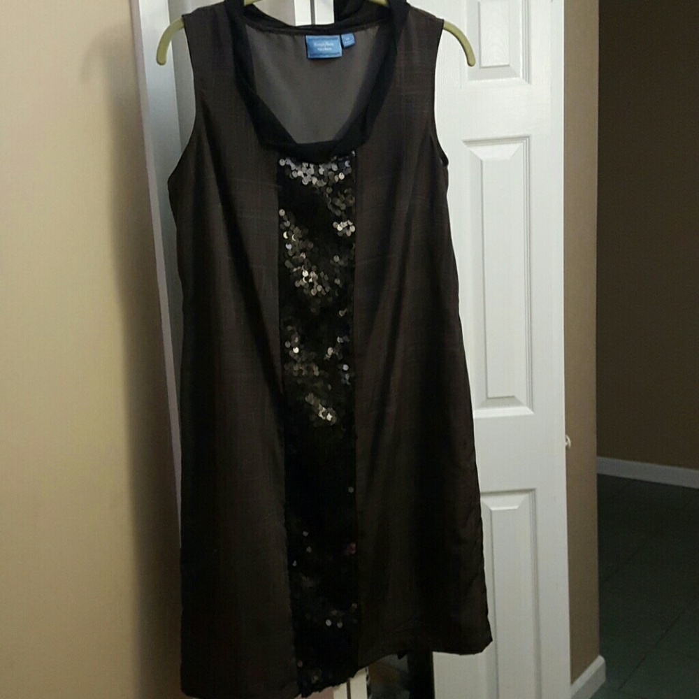 Day to evening sleeveless dress, worn once