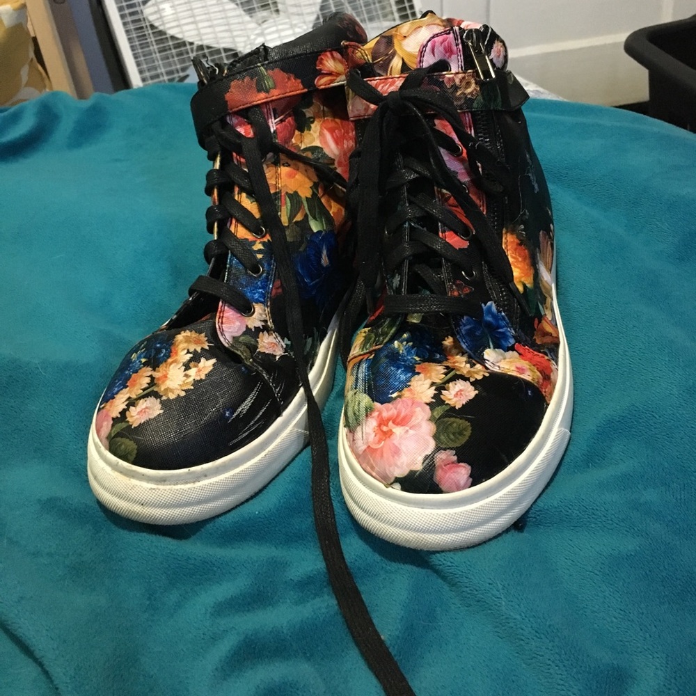 Sneaker wedges