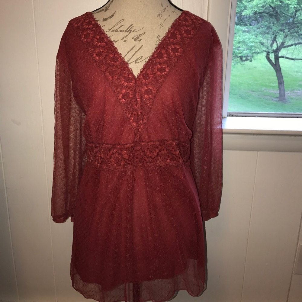 APT.9 RED LACE LIKE TOP with Attached under shirt!