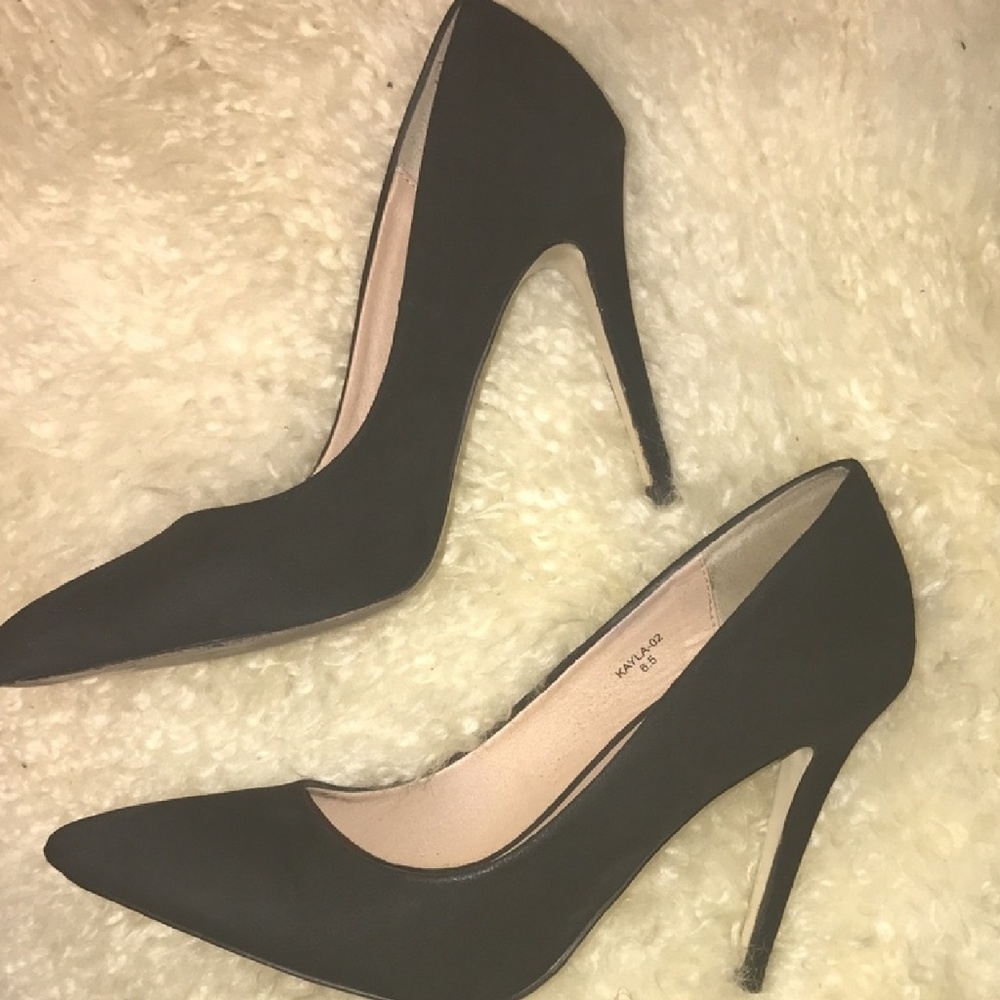 Perfect Black Heels !