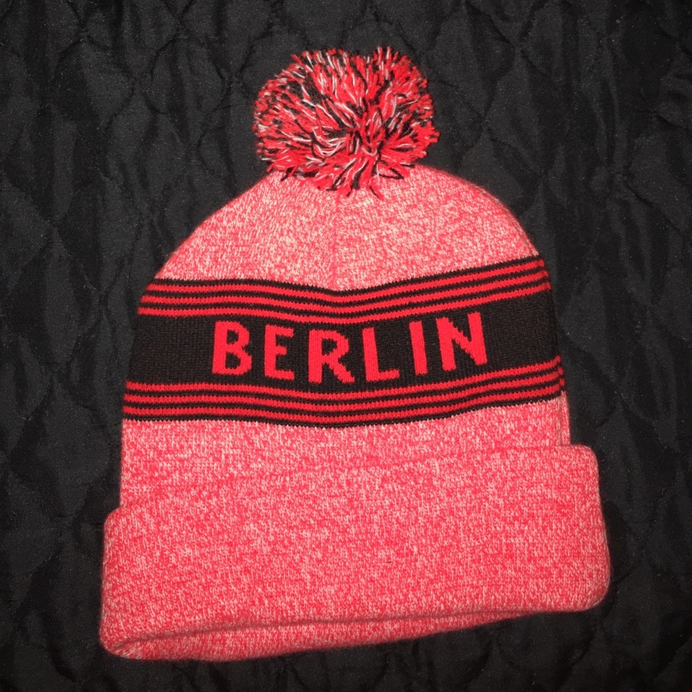 2 FOR 1 Berlin American Apparel Beanie