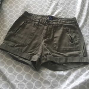 Gap cuffed army green shorts