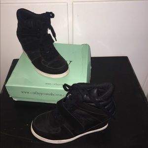 Black wedge sneakers