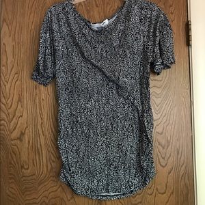 Old navy back and white knit maternity top