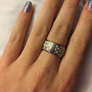 Beautiful Coach Ring 💍