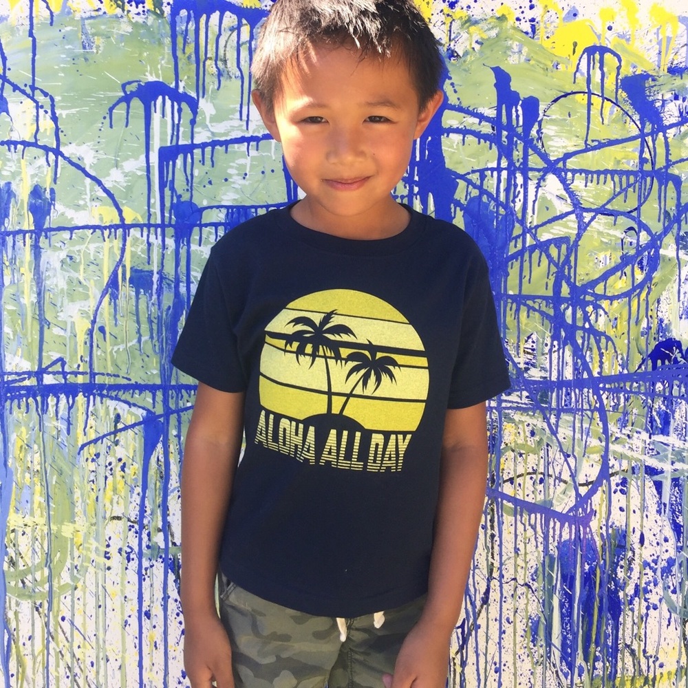 Boys short sleeve 100% cotton tee.