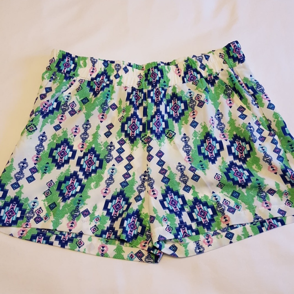 NWOT Aztec print shorts