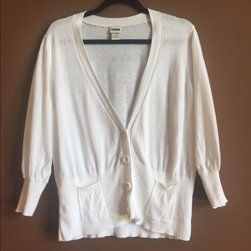 White cardigan with pockets