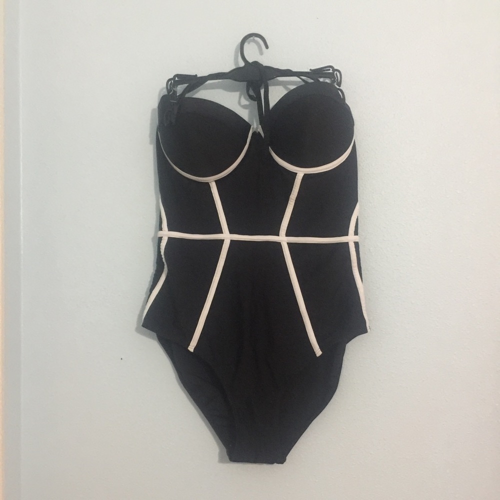 ❤ONSALE ‼️ brand new swimsuit vogue inspired
