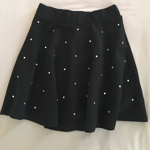 CrYstAl stUdDed sKirt - Picture 2 of 8